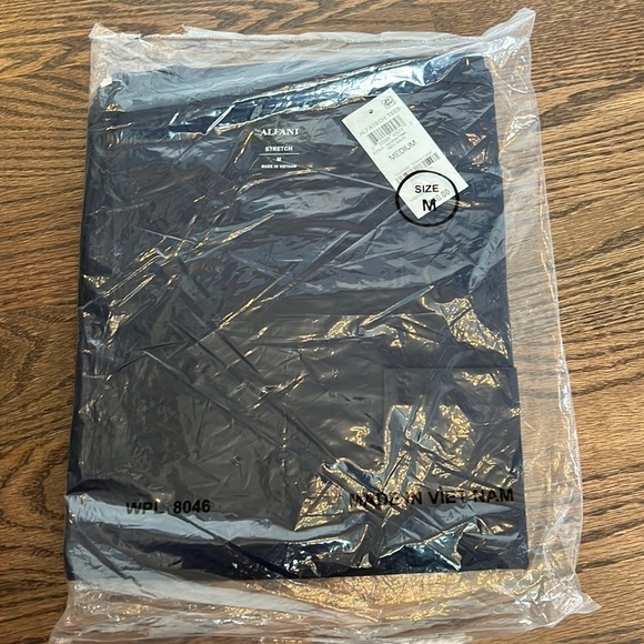 NWT mens Alfani super soft short sleeve pocket tech tee in neo navy size medium - Picture 2 of 6